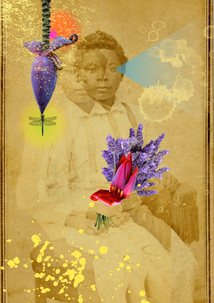 Retrato em sépia com colagens. Um garoto negro está sentado em um banco e com o olhar perdido. Tem a imagem duplicada, sendo a da esquerda desfocada. No ombro esquerdo uma grande mala está pendurada. Na mão direita, tem a colagem de um buquê de flores roxas e vermelhas. Ao lado do olho esquerdo há uma colagem de um triângulo azul na horizontal, com a base voltada para a extremidade oposta. No lado esquerdo superior do retrato, pende a colagem de uma flor com uma libélula na ponta. O inseto está iluminado em amarelo. Sobre o retrato há manchas laranja, amarelas e brancas, como respingos de tintas. Roteiro de audiodescrição: Claudia Guarnieri.
Consultoria: Cristiane Rufino.
