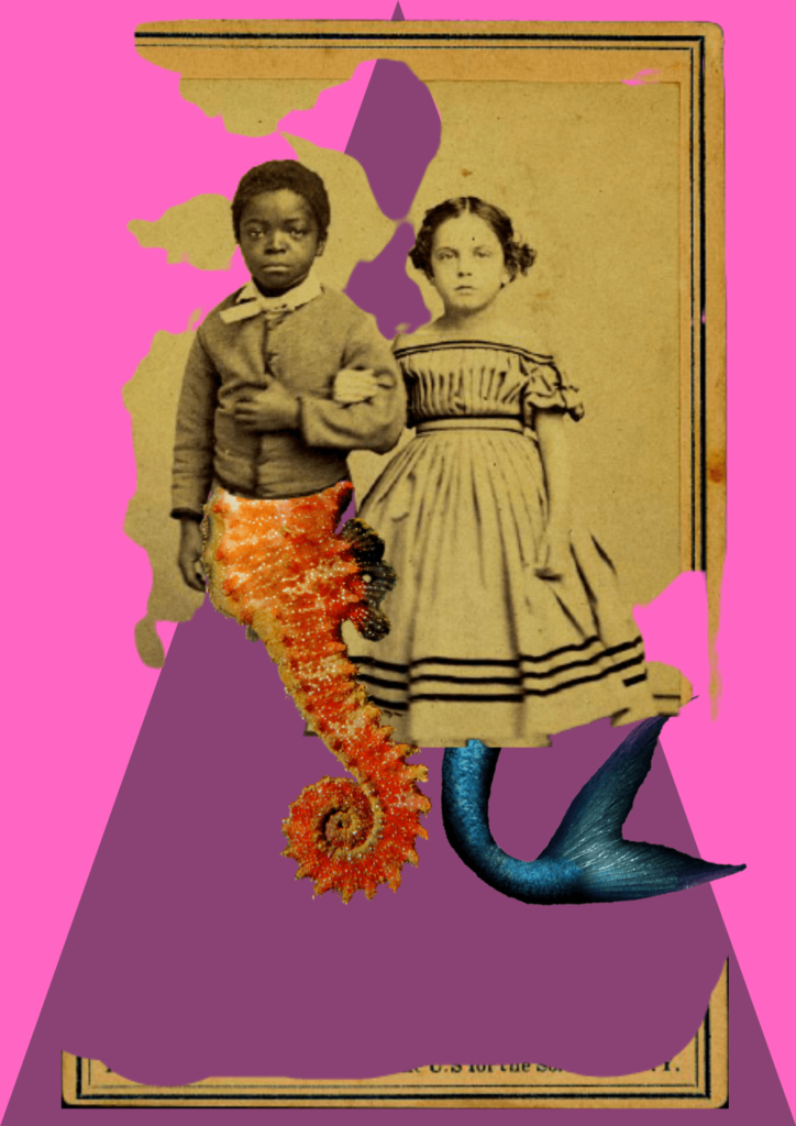 Retrato vertical colorido com colagens. Um fundo rosa com uma colagem de um grande triângulo roxo ao centro. Sobre o triângulo, a colagem de fragmentos de uma foto em sépia, de um menino e uma menina de braços dados. Ele é negro, tem cabelos crespos, veste casaco e tem cauda de cavalo-marinho. Ela é branca, os cabelos estão presos lateralmente, usa vestido e tem cauda de sereia. Os dois olham para a frente, com expressão séria. Roteiro de audiodescrição: Claudia Guarnieri.
Consultoria: Cristiane Rufino.
